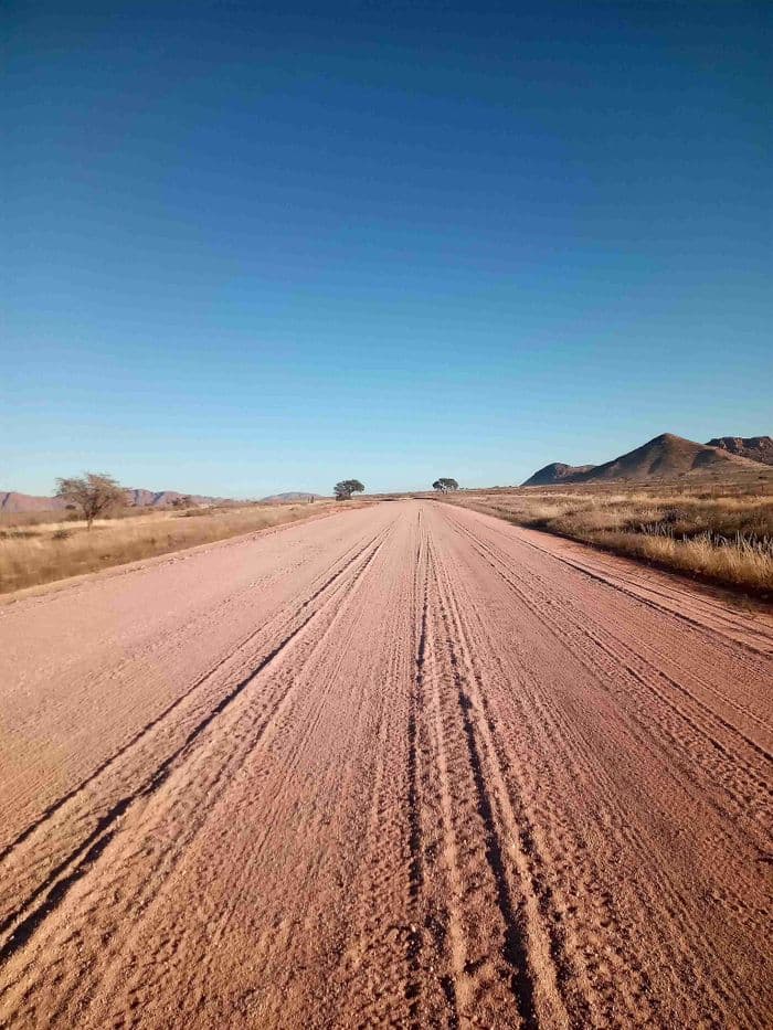 Auf einer Schotterstraße
